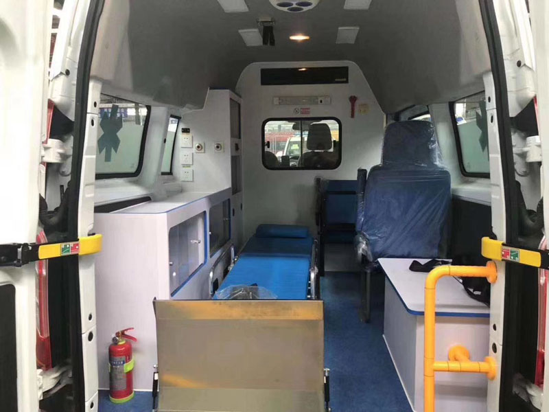 福特V362汽油版转运型救护车