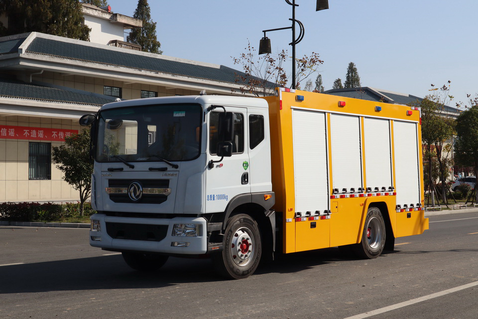 东风D9大流量排水车