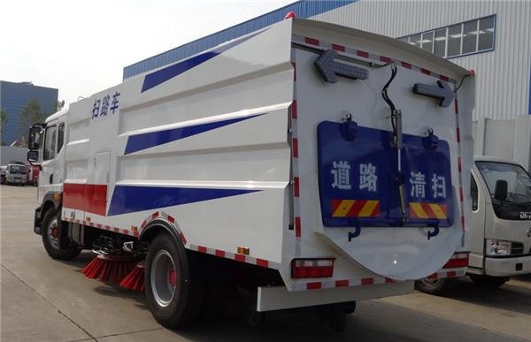 东风多利卡D9大型道路清扫车