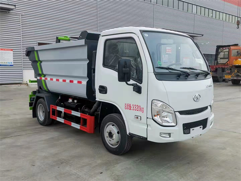 跃进蓝牌无泄漏垃圾车