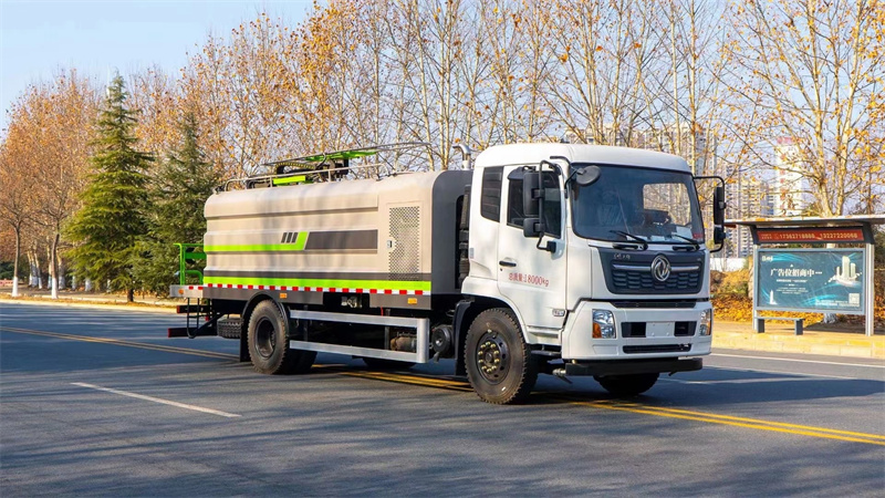 东风天锦光伏清洗车