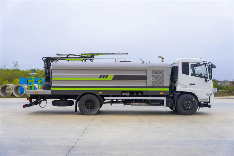 东风天锦光伏清洗车