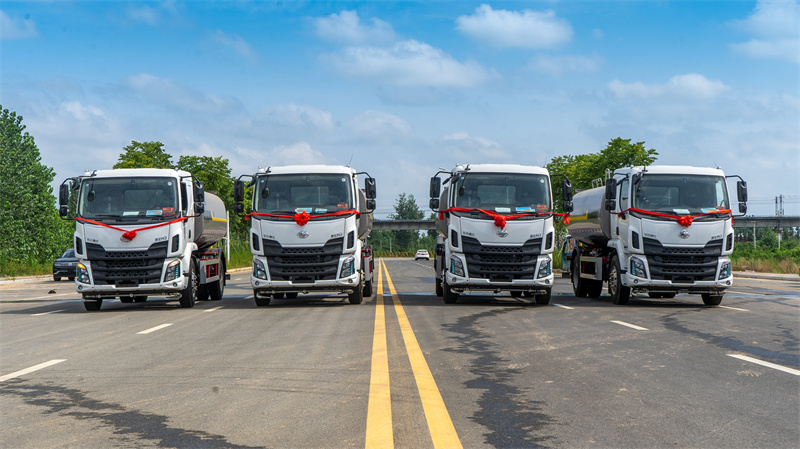 15方柳汽乘龙M3绿化喷洒车