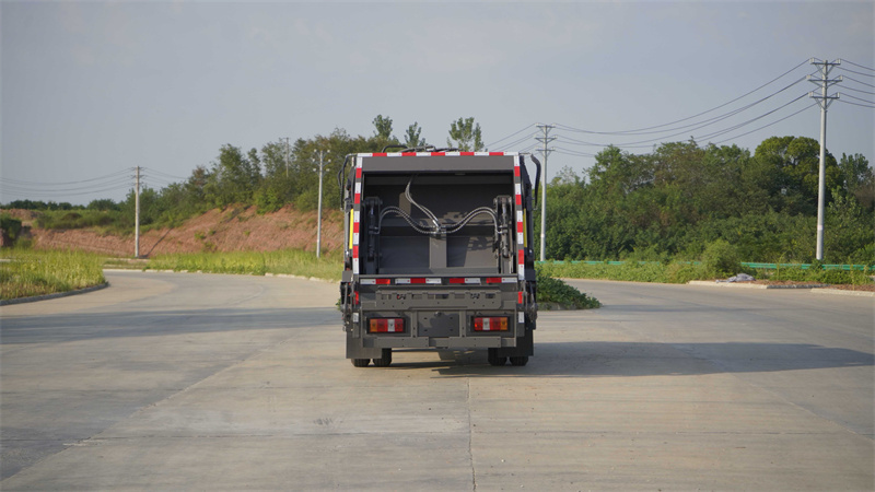 蓝牌江铃顺威压缩垃圾车