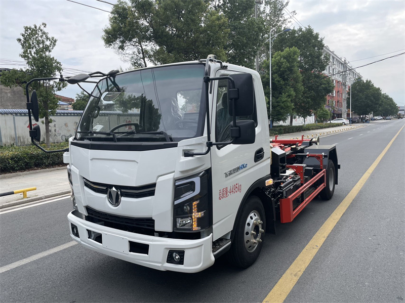 绿牌油电混动飞碟勾臂垃圾车