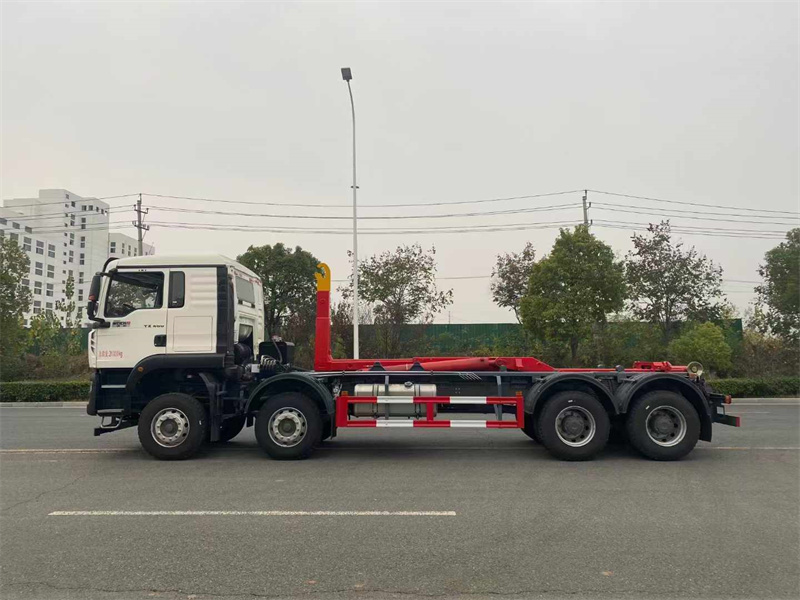 重汽豪沃前四后八勾臂垃圾车