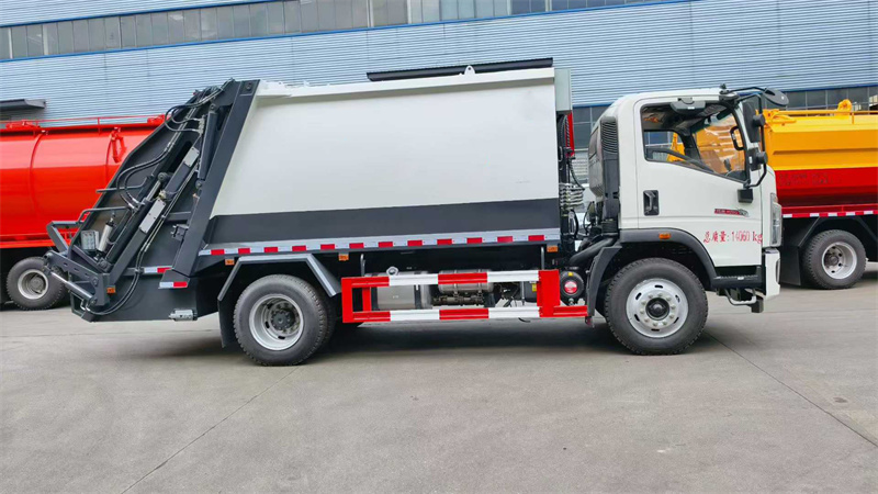 12方重汽豪沃压缩垃圾车