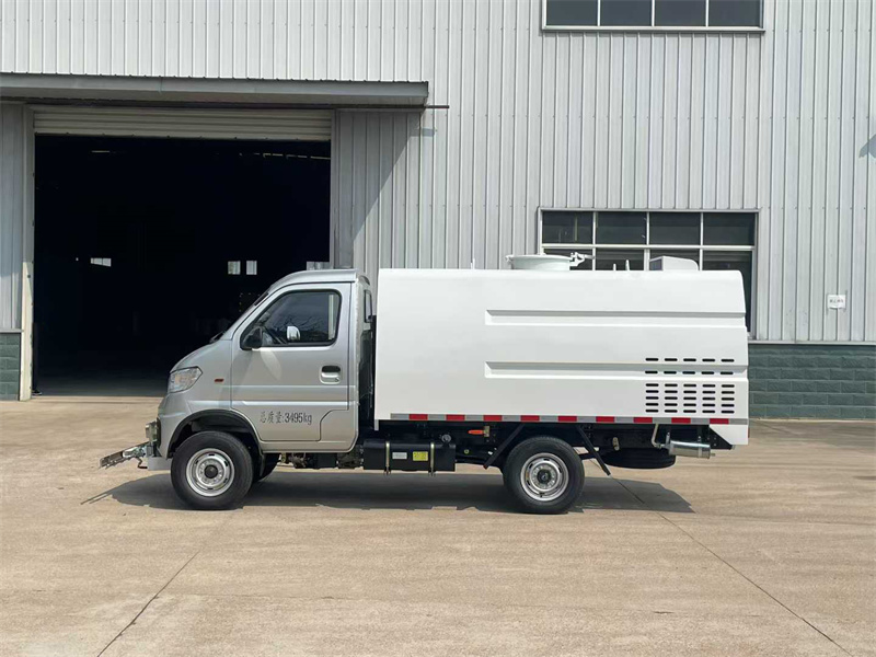 2吨东风小霸王路面养护车