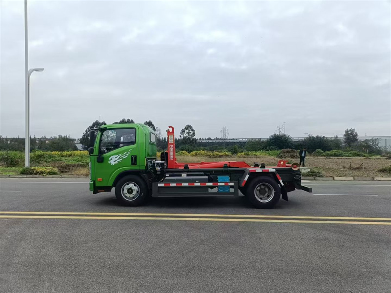 纯电动重汽王牌勾臂垃圾车