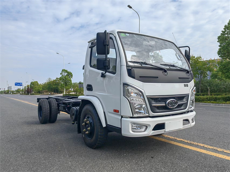 油电混动南骏勾臂垃圾车