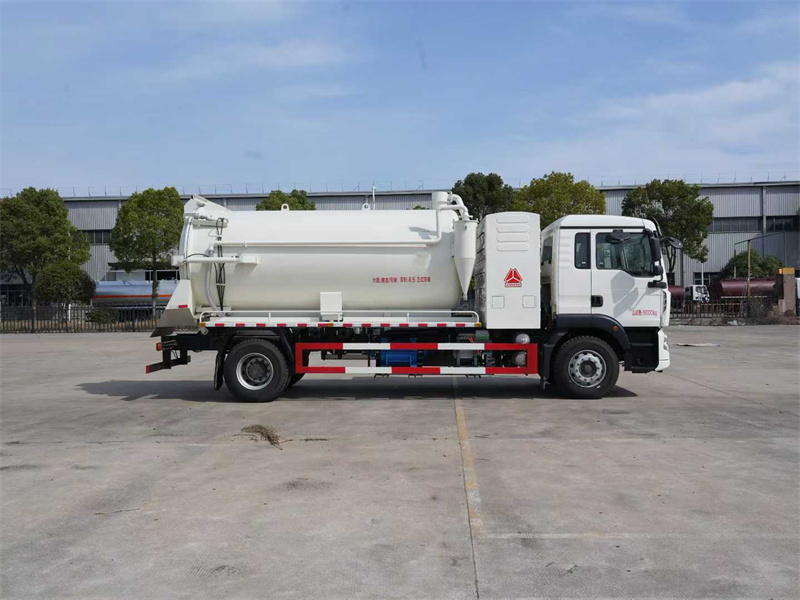 10方重汽豪沃纯电动吸污车