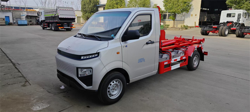 3方吉利纯电动勾臂垃圾车