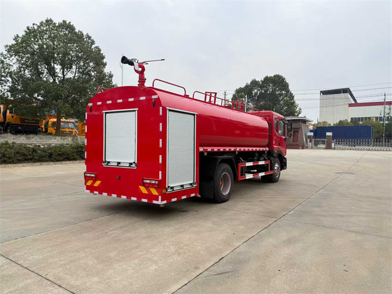 12吨东风多利卡D9消防洒水车