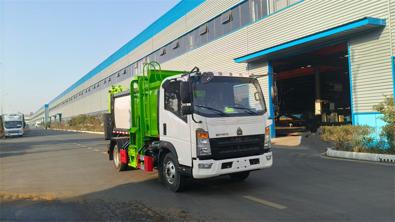 蓝牌8方重汽豪沃餐厨垃圾车