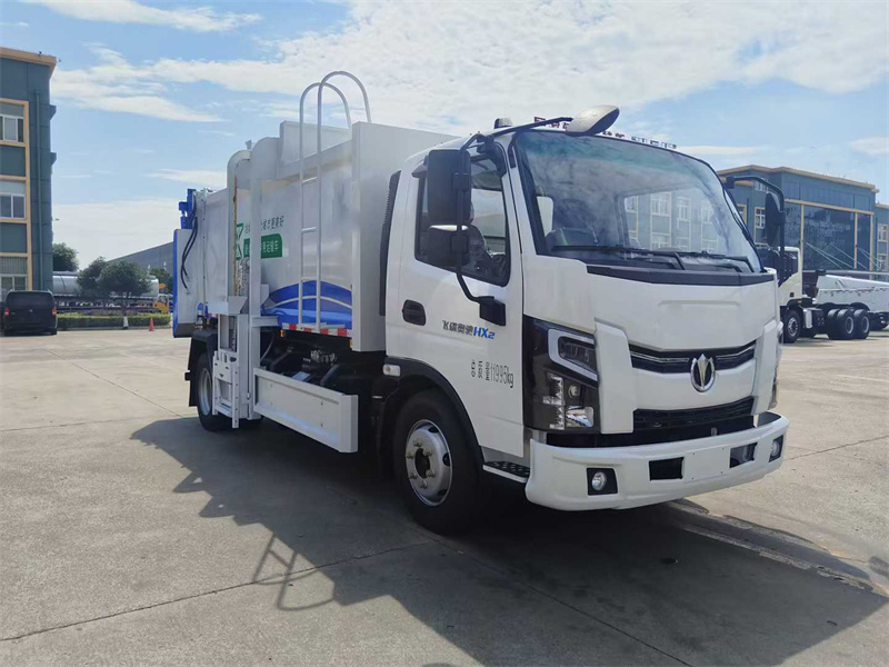 10方飞碟奥驰油电混动餐厨垃圾车