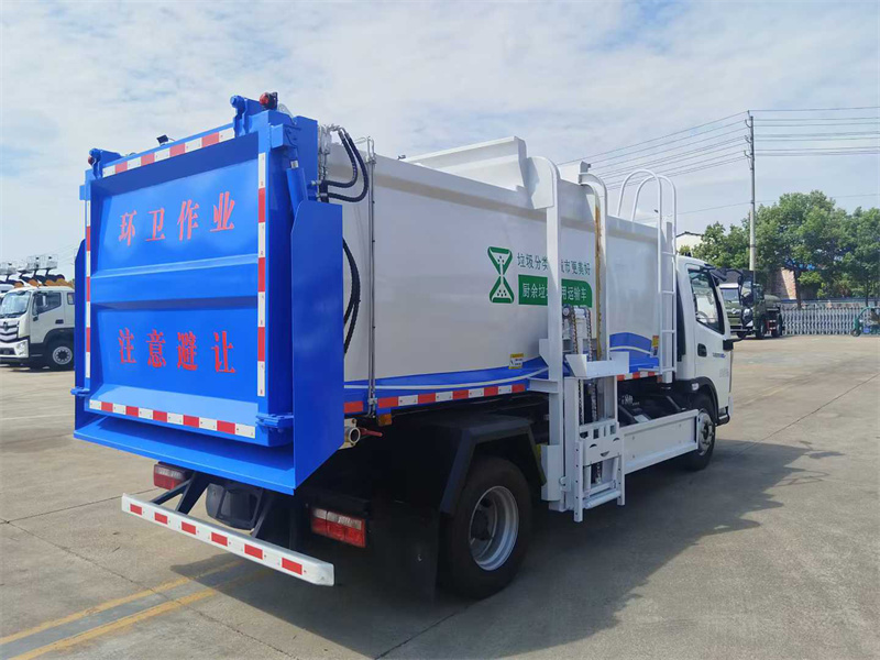 10方飞碟奥驰油电混动餐厨垃圾车