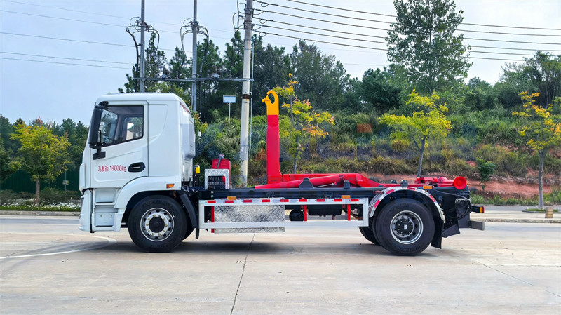 纯电动星辰勾臂垃圾车