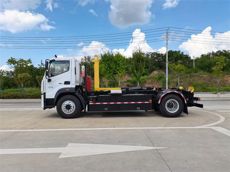 纯电动福田欧曼智蓝勾臂垃圾车