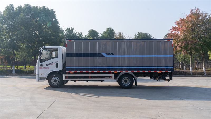 潍柴纯电动密闭式桶装垃圾车