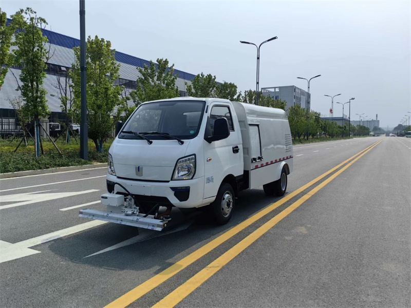 3吨吉利V5E纯电动路面养护车
