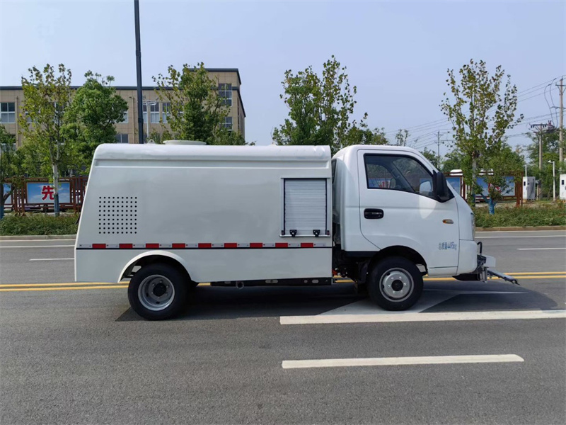 3吨吉利V5E纯电动路面养护车