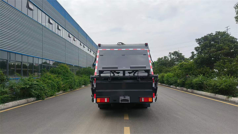 8方纯电动跃进压缩垃圾车