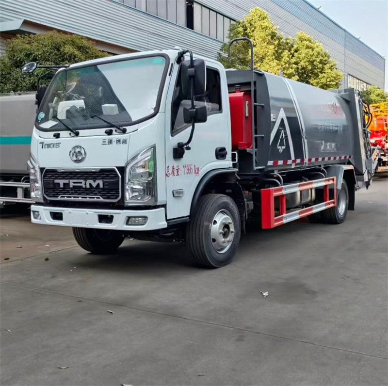 8方三环创客地库压缩垃圾车