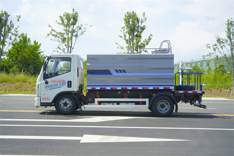 7吨福田领航M5纯电动清洗洒水车