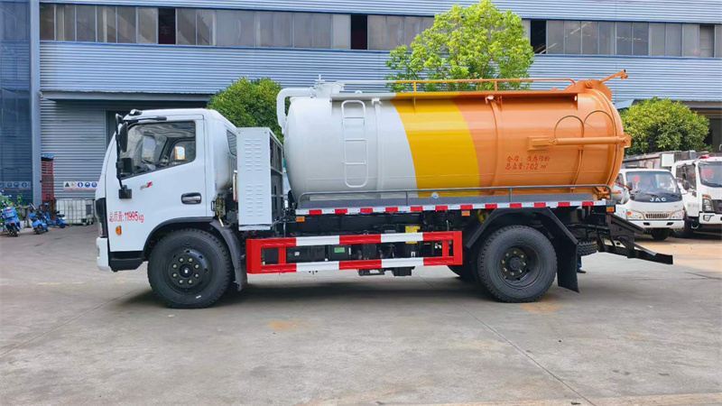10方油电混动东风福瑞卡吸污车