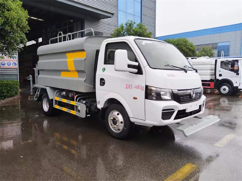 5吨东风途逸路面养护车