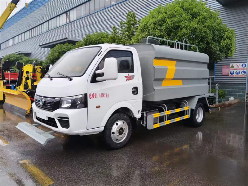 5吨东风途逸路面养护车